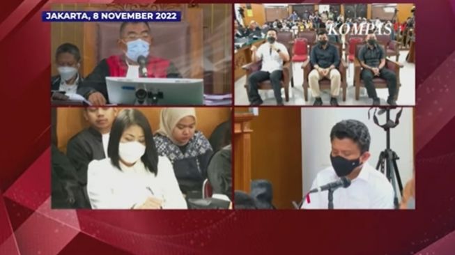 Eks ajudan Daden Miftahul Haq bersaksi di persidangan Ferdy Sambo dan Putri Candrawathi, Selasa (8/11/2022). (YouTube/KOMPASTV)