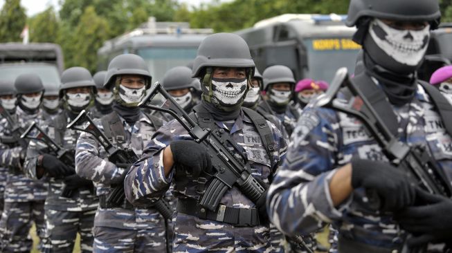 Anggota TNI mengikuti apel gelar pasukan dalam rangka pengamanan VVIP Presidensi G20 di Denpasar, Bali, Senin (7/11/2022). [ANTARA FOTO/Nyoman Hendra Wibowo/hp].