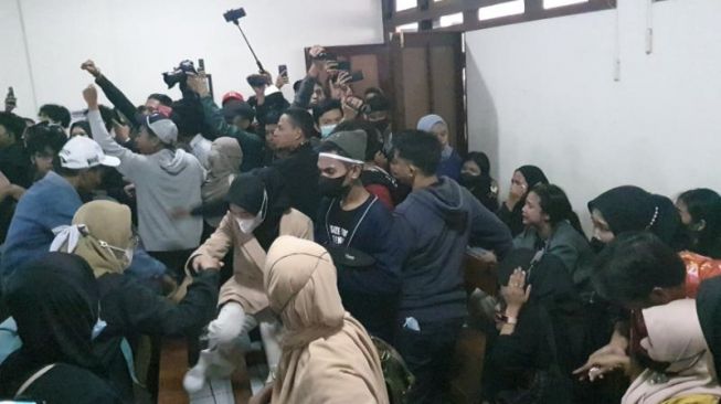 Tiga Terdakwa Kasus Klitih Gedongkuning Divonis Bersalah, Sidang Berujung Ricuh