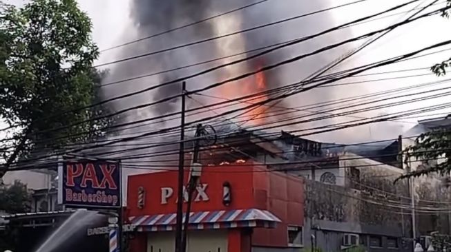 Kebakaran di Tebet, Api Berkobar dari Warteg Diduga Gegara Tabung Gas Bocor