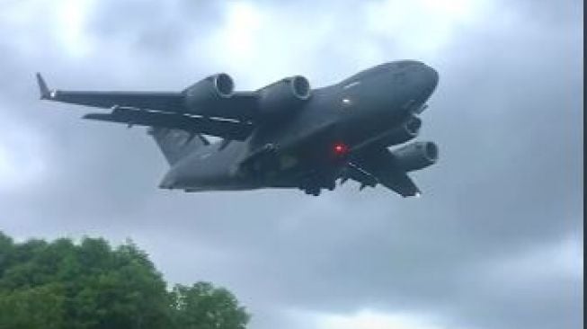 Viral, Pesawat Militer C17 Globemaster Mendarat di Bali Jelang KTT G20