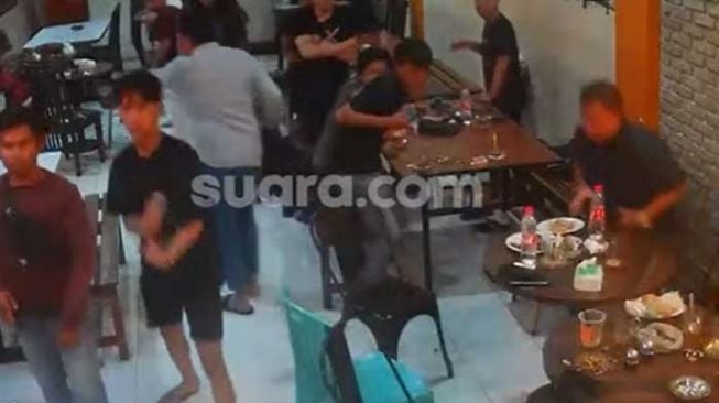 Salah Sasaran! Serang Warkop Berisi Polisi, Beberapa Pemuda Ditangkap