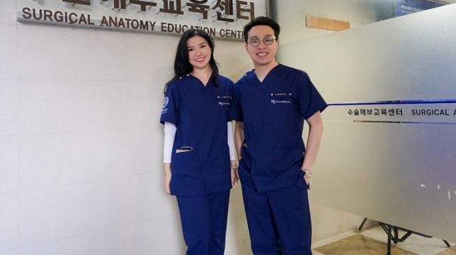 5 Potret Dokter Richard Lee Training di Korea Selatan, Jalan-jalan Sekaligus Ikut Training Kecantikan