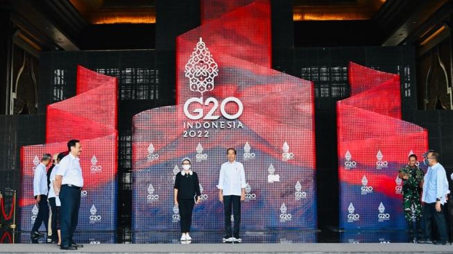 Presiden Joko Widodo atau Jokowi saat meninjau salah satu tempat yang akan dikunjungi oleh para pemimpin dunia pada KTT G20 2022. [Foto: Laily Rachev - Biro Pers Sekretariat Presiden]