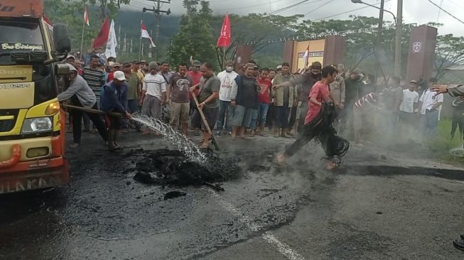 Sempat Terputus Akibat Unjuk Rasa Tolak Penertiban Rumah di Sibolangit, Arus Lalin Medan-Berastagi Kembali Normal