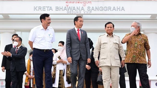 Presiden Joko Widodo atau Jokowi bertolak menuju Phnom Penh, Kamboja, Rabu (9/11/2022). [Foto: Muchlis Jr - Biro Pers Sekretariat Presiden]