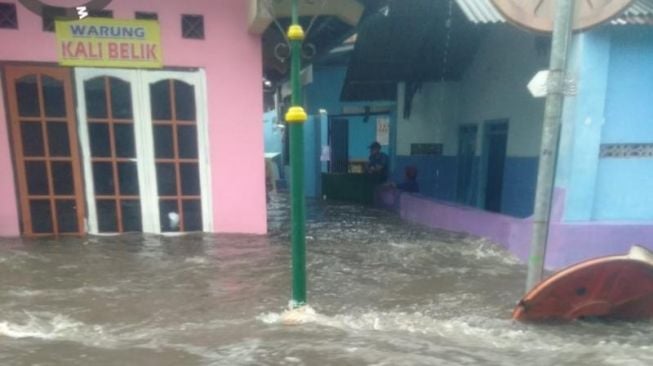  Banjir di kawasan pemukiman di Klitren, Kota Yogyakarta akibat Sungai Belik yang meluap pada Minggu (6/11/2022) lalu. (Dokumentasi: BPBD Kota Yogyakarta).