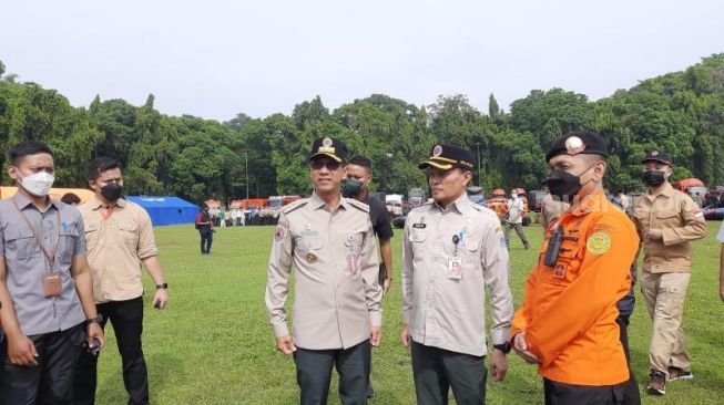 Pj Gubernur DKI Jakarta Heru Budi Hartono bersama jajaran BPBD DKI Jakarta. (Suara.com/Fakhri)