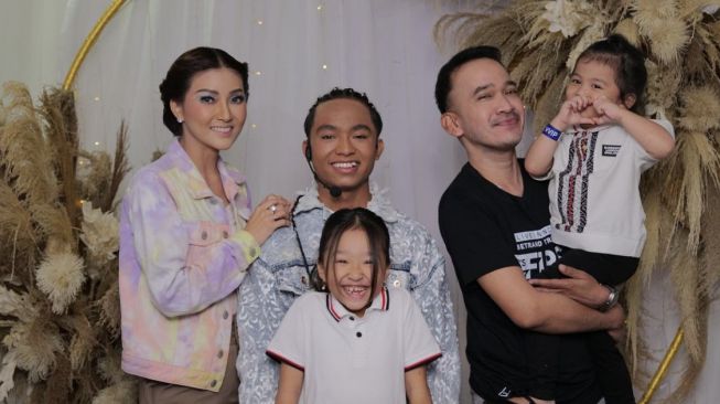 Ruben Onsu dan keluarga (Instagram/@sarwendah29)