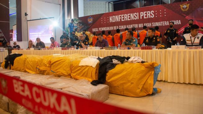 Bea Cukai Sumatera Utara Gagalkan Peredaran Miliaran Batang Rokok Ilegal dan Ratusan Pakaian Bekas