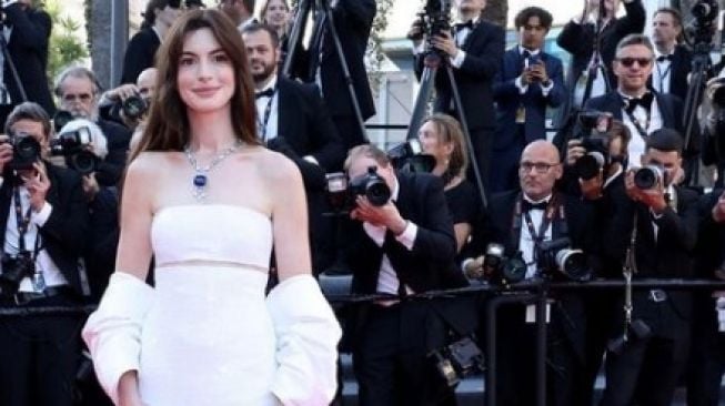 Bintang The Devil Wears Prada, Anne Hathaway Meriahkan B20 Summit di Bali