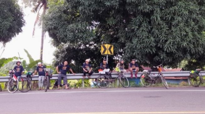 Komunitas Sepeda Tua Makassar Gowes Dari Kota Makassar Menuju Pinrang