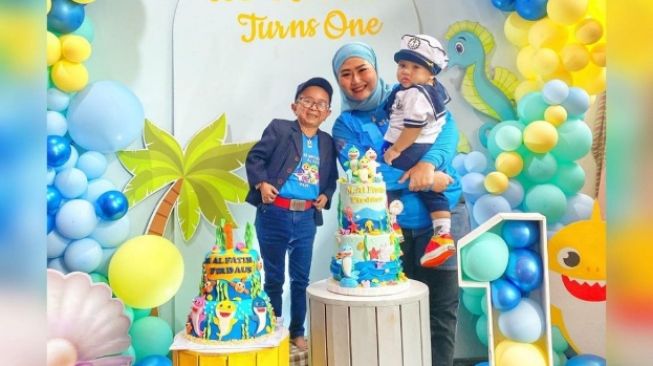 5 Potret Menggemaskan Al Fatih, Anak Ke-2 Daus Mini yang Akrab dengan Kakak Sambungnya