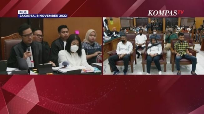 Damianus Labakomban alias Damson, satpam di rumah Ferdy Sambo, bersaksi pada Selasa (8/11/2022) dan mengaku sering diajak Brigadir J alias Nofriansyah Yosua Hutabarat ke tempat hiburan malam di daerah Kemang. (YouTube/KOMPASTV)