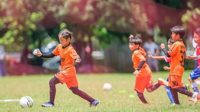 Potret Kala Zaskia Adya Mecca Main Bola(Instagram/@zaskiadyamecca)