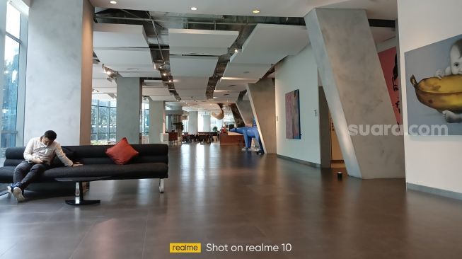 Hasil kamera Realme 10. [Suara.com/Dicky Prastya]