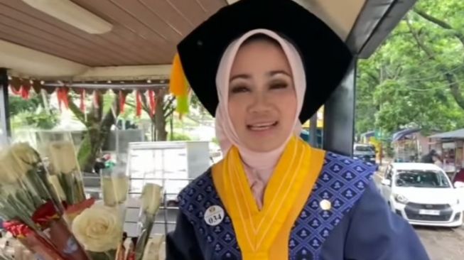 5 Potret Atalia Praratya Kenakan OOTD Kebaya, Auranya Mirip Ibu Negara Banget?