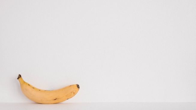 Photo by Andreea Ch: https://www.pexels.com/photo/yellow-banana-fruit-on-white-surface-1166648/