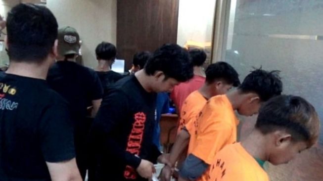 Polisi Tangkap 8 Orang Penyerang Warung Kopi di Makassar