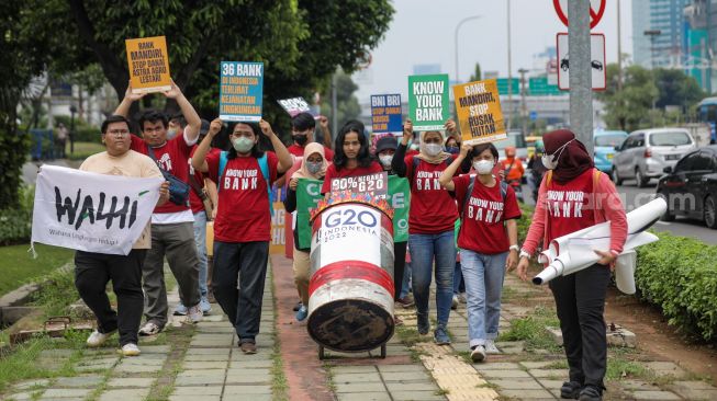 Aksi Protes Keterlibatan 36 Bank di Indonesia dalam Deforestasi