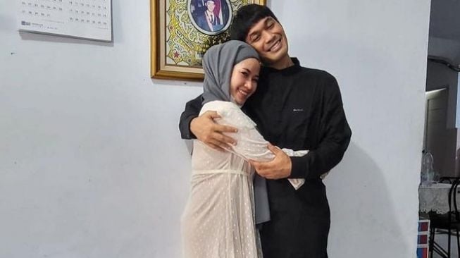 Potret Romantis Dicky Difie Bersama Alifah Eby (Instagram/@alifah_eby28)