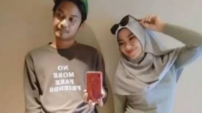 10 Potret Romantis Dicky Difie Bersama Alifah Eby, Bentuk Kemayunya Hilang Berubah Jadi Suami Sayang Istri