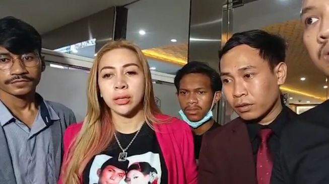 Dipukuli Eks Kapolres Muara Enim Hingga Laporannya Diabaikan, Feby Sharon: Lapor Propam ya Hasilnya Begitu-Begitu Aja