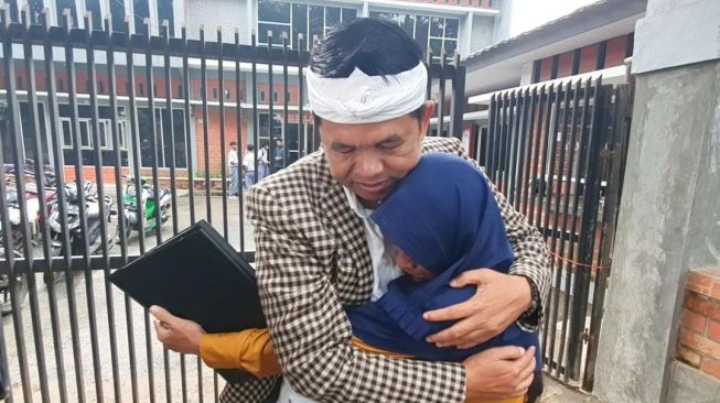 DOK - Anggota DPR RI Dedi Mulyadi membagikan kegiatannya saat membantu janda yang merupakan warga Babakansari, Jawa Barat. (tangkap layar/ig @dedimulyadi71)