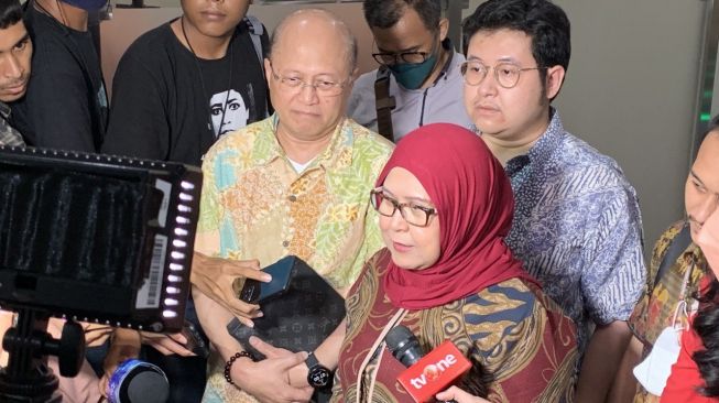 Motivator Mario Teguh rampung menjalani pemeriksaan di Bareskrim Polri pada Kamis (10/11/2022). (Yaumal/Suara.com)