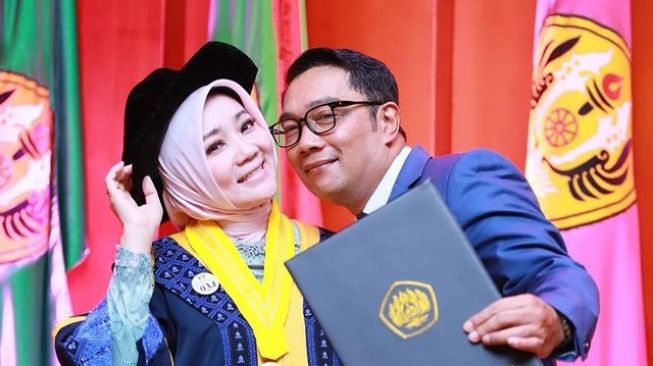 Berpotensi Kuasai Jabar, Ridwan Kamil dan Atalia Dikritik: Kekuasaan Itu Memang Candu