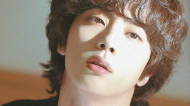 Lagu 'The Astronaut' Jin BTS Berhasil Puncaki Oricon Daily Singles Chart Jepang!