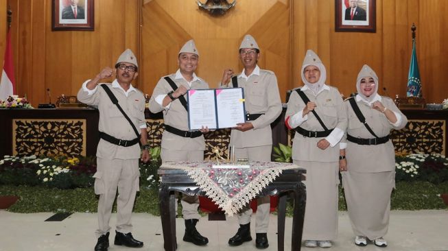 Tepat di Hari Pahlawan, APBD Surabaya 2023 Disahkan dan Rp3 Triliun Ditujukan untuk Pemberdayaan UMKM