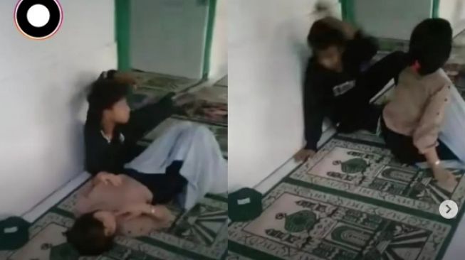 ABG Pacaran Sambil Tiduran di Musala, Warganet: Dikira Langsung Dapat Label Halal..