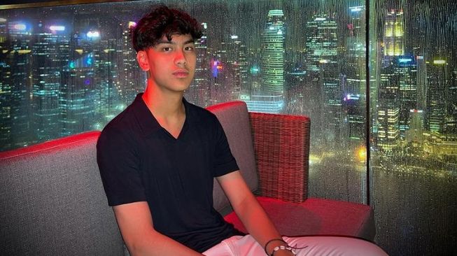 Potret Khayru Anak Gunawan dengan Rambut Ikal (Instagram/gunawan_sudrajat_real)
