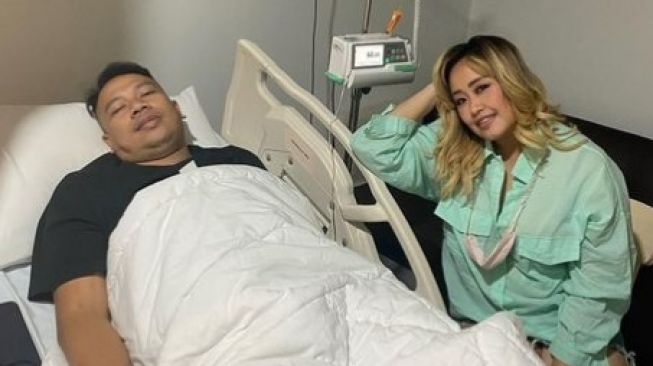 Pinkan Mambo dan Vicky Prasetyo [Instagram/@pinkan_mambo]