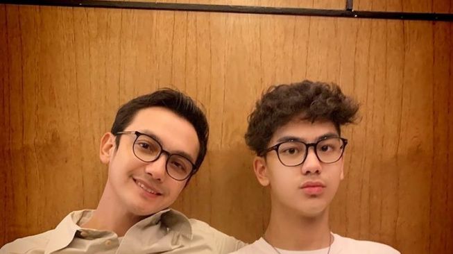 Potret Khayru Anak Gunawan dengan Rambut Ikal (Instagram/gunawan_sudrajat_real)