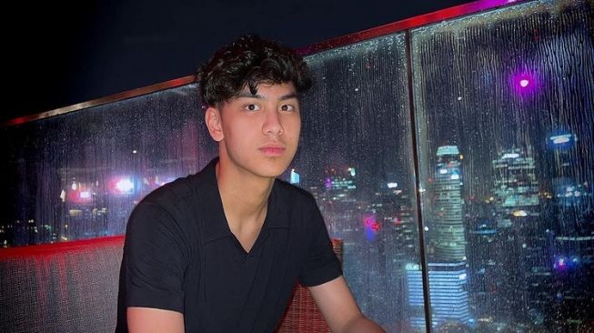 Potret Khayru Anak Gunawan dengan Rambut Ikal (Instagram/gunawan_sudrajat_real)