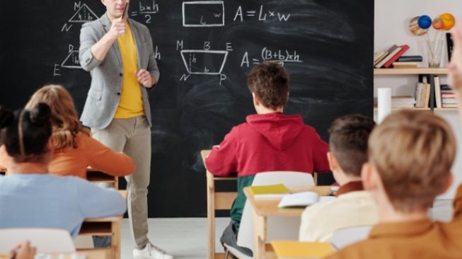 3 Cara Ini Bantu Kamu Jadi Idola di Sekolah, Jika Siswa Cerdas Dong!