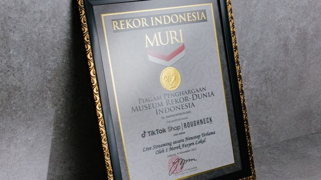 Roughneck 1991 pecahkan rekor MURI &ldquo;Live Streaming secara Nonstop Terlama oleh 1 Merek Fesyen Lokal&rdquo;. (Istimewa)