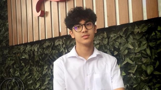 Potret Khayru Anak Gunawan dengan Rambut Ikal (Instagram/gunawan_sudrajat_real)