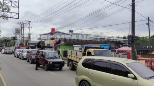 Antrean Panjang Truk di SPBU Bontang, Welly Sebut Berasal dari Luar Daerah