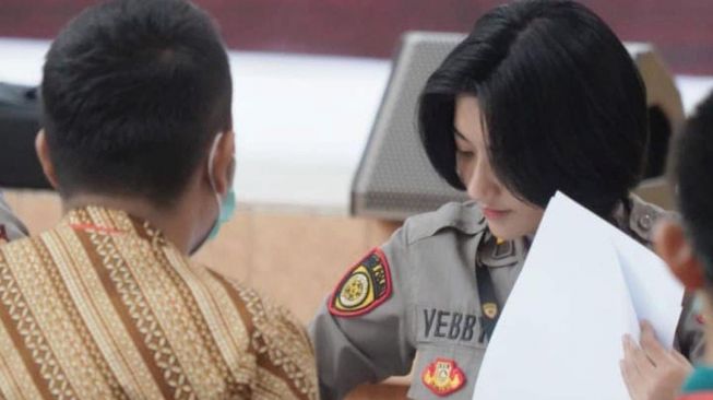 Kocak! Netizen Rela Dilem hingga Ditangkap Polwan Cantik Vebby