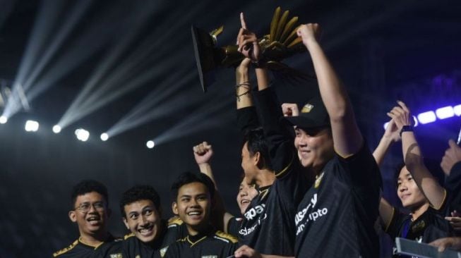 Dewa United Esports Juara Piala Presiden Esports 2022 Game Lokapala