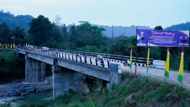 Jembatan Lanrange di Desa Awo, Kecamatan Keera, Kabupaten Wajo, Sulawesi Selatan [SuaraSulsel.id/Istimewa]