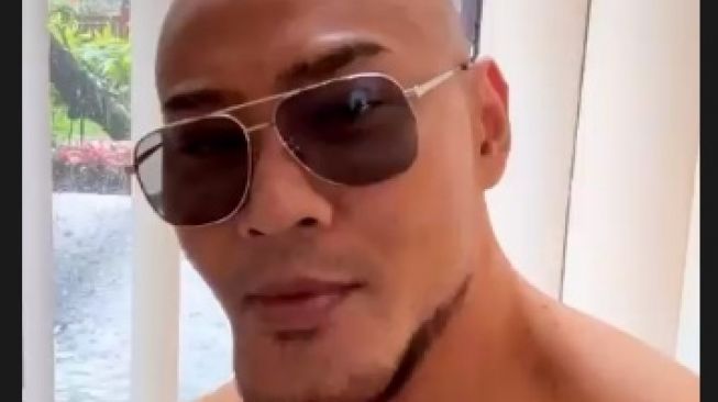 Deddy Corbuzier Tertawa Saat Disebut Dapet Duit dari Hasil Nipu