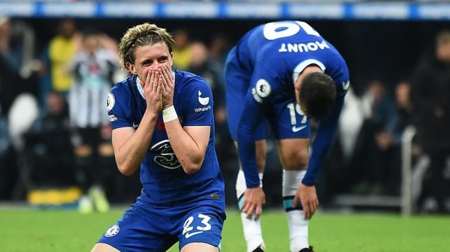 Reaksi kecewa para pemain Chelsea pada laga Liga Inggris kontra Newcastle United di Stadion St James' Park, Newcastle, Inggris, Minggu (13/11/2022) WIB. [ANDY BUCHANAN / AFP]