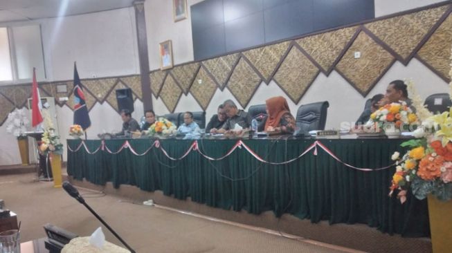 Datangi DPRD Padang, Pedagang Minta Kejelasan Hak Pakai Pembangunan Pasar Fase VII