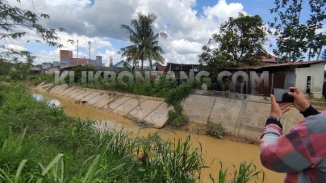 PUPR Bontang Masih Analisis Penyebab Turap 50 Meter Patah