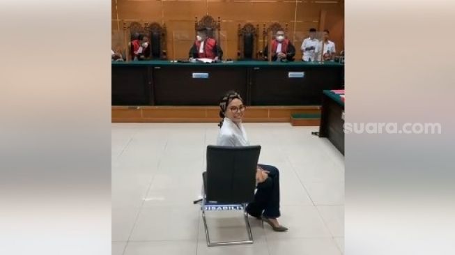 Sidang Perdana Nikita Mirzani, Hakim Minta Wartawan Hentikan Siaran Live