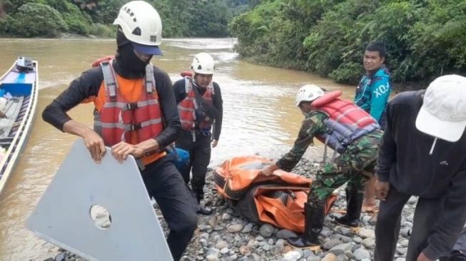 Satu Penumpang Perahu Pembawa Rombongan Pesta di Solok Selatan Ditemukan Tewas